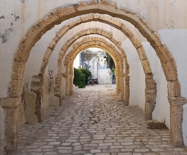 Djerba - Gasse in der Inselhauptstadt Homt Souk
