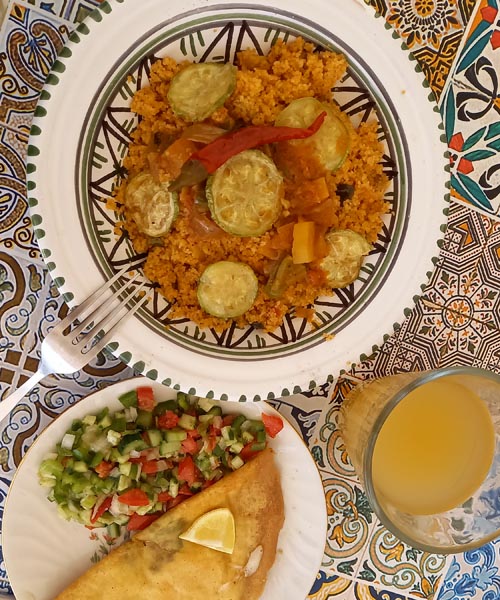 Tunesische Spezialitäten Couscous und Brik