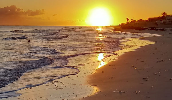 Sonnenaufgang am Strand auf Djerba