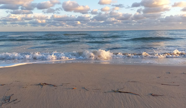 Strand auf Djerba in der Morgensonne